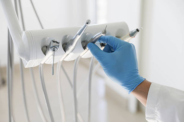 Professional Emergency Dentist technician working in Bell, CA